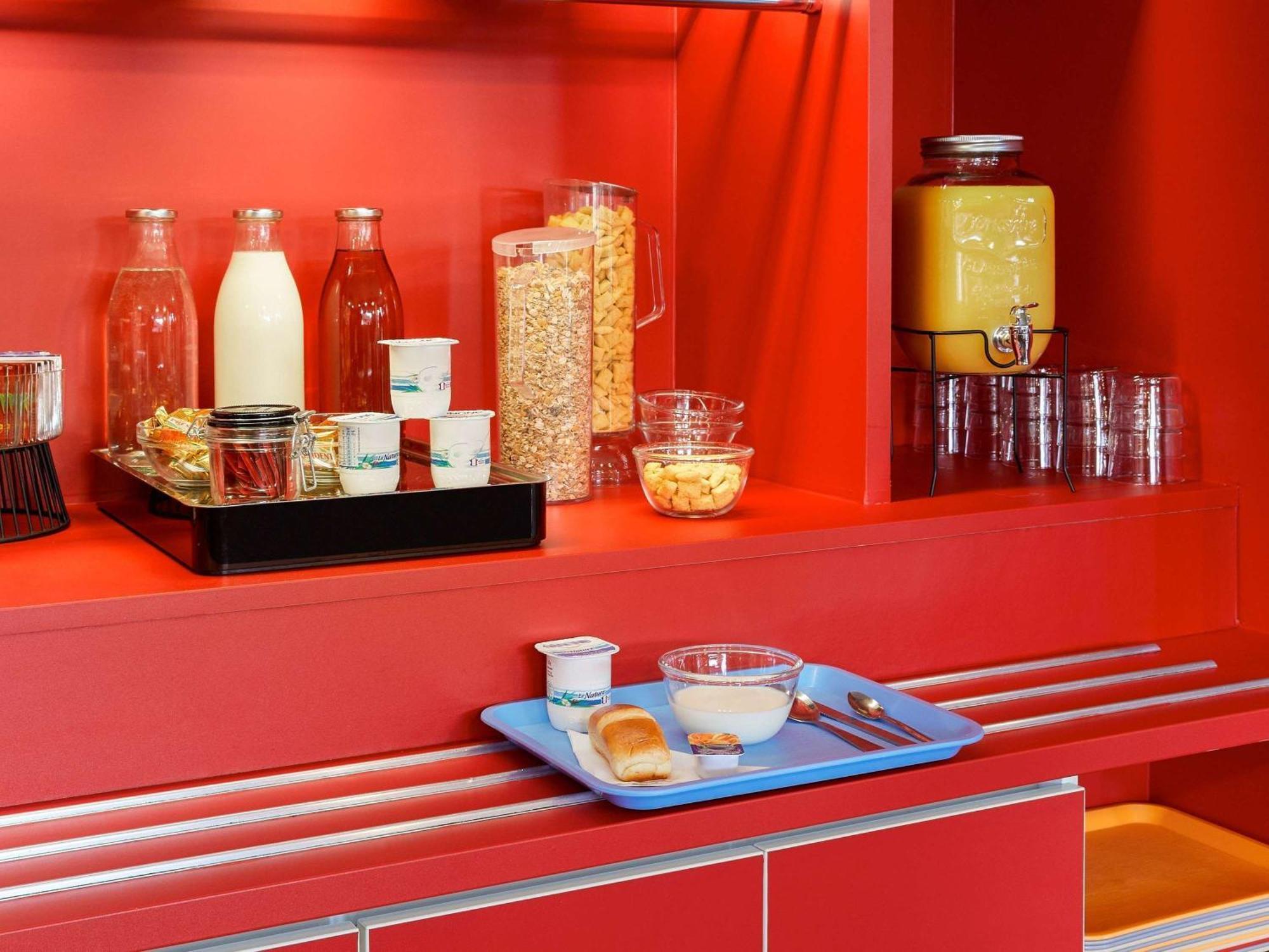 Hotelf1 Villeneuve Loubet Bagian luar foto