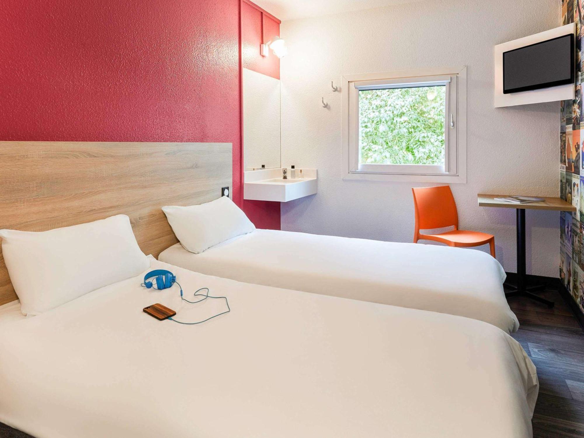 Hotelf1 Villeneuve Loubet Bagian luar foto