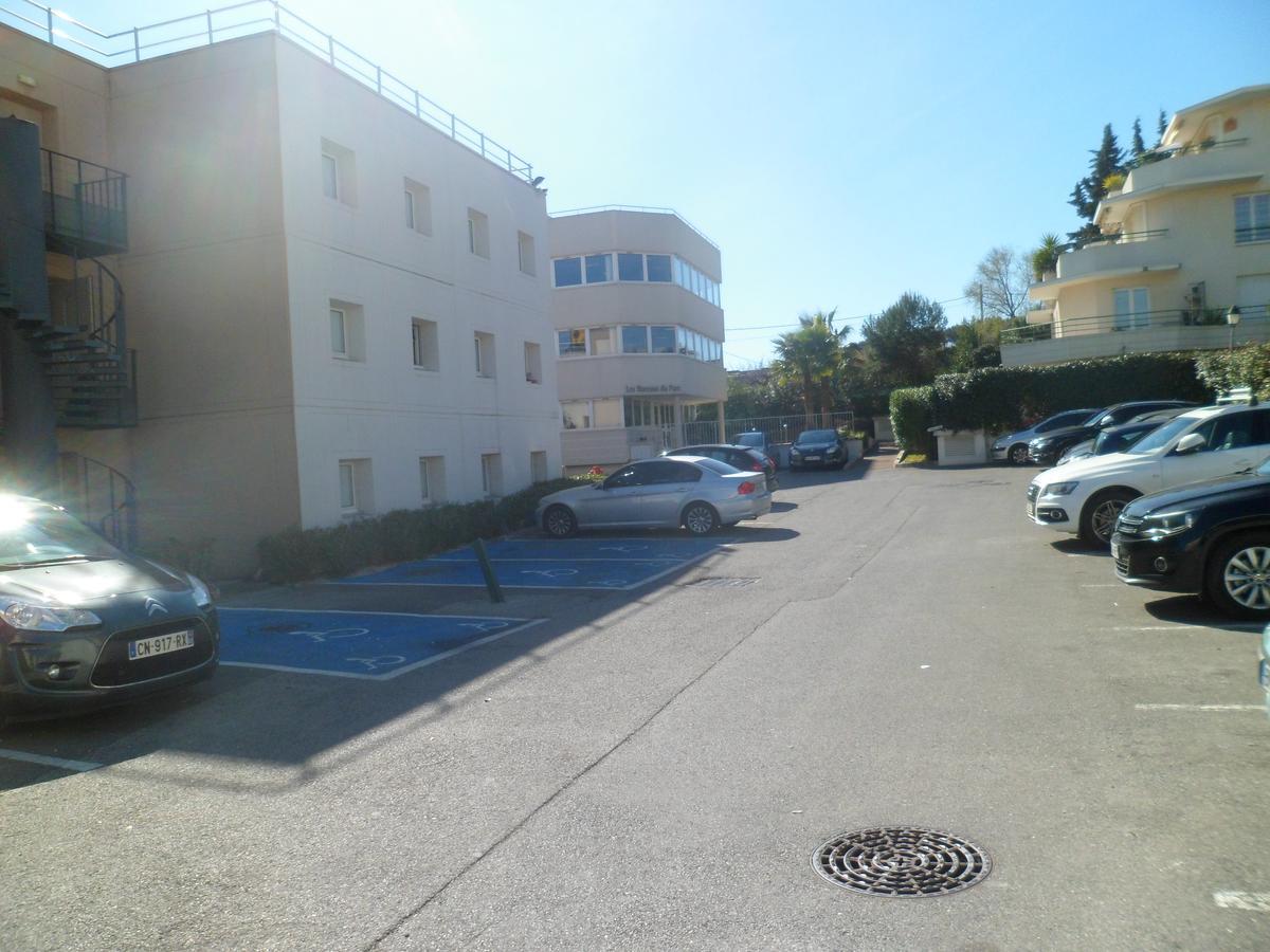 Hotelf1 Villeneuve Loubet Bagian luar foto
