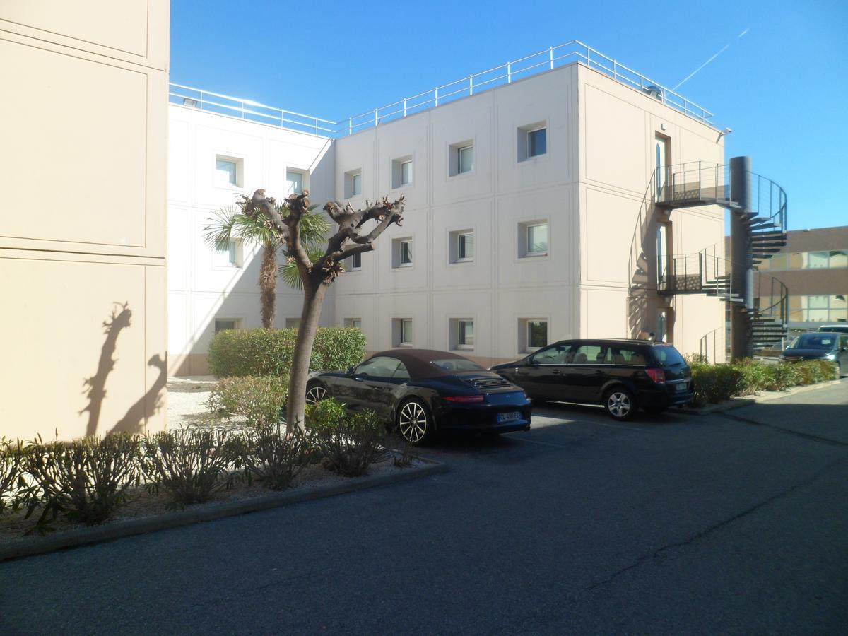 Hotelf1 Villeneuve Loubet Bagian luar foto