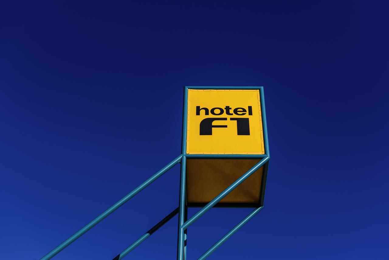 Hotelf1 Villeneuve Loubet Bagian luar foto